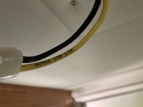 2015 Ford F-550 - Close-up of yellow and black wires, one with visible text '604CC LNG LTS'.