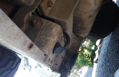 1992 Ford Bronco - Temporary "mount" for the rear air coupler, using the dust cover to secure it through one of the bottom bumper holes. There's plenty of sla…