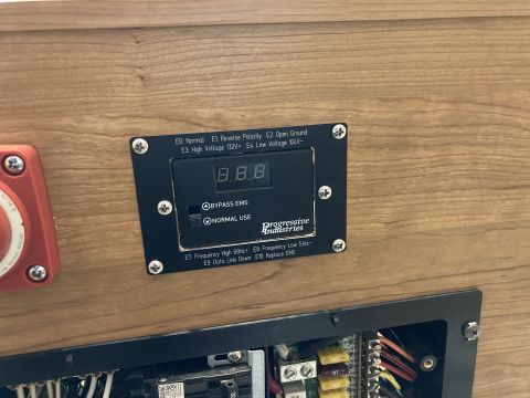 2015 Ford F-550 - The EMS-HW30C display shows diagnostic codes and normal use indicator.