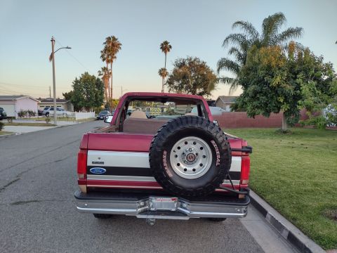 1994 Ford Bronco - Rear view of a 1994 Ford Bronco with a spare tire mounted externally.