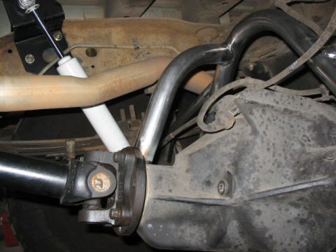1995 Ford Bronco - nudder shot of the 1.5" brace coming forward to tie in near pinion.