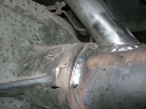1995 Ford Bronco - closeup of the 1/2 weld around the axle tube press fit in the diff.