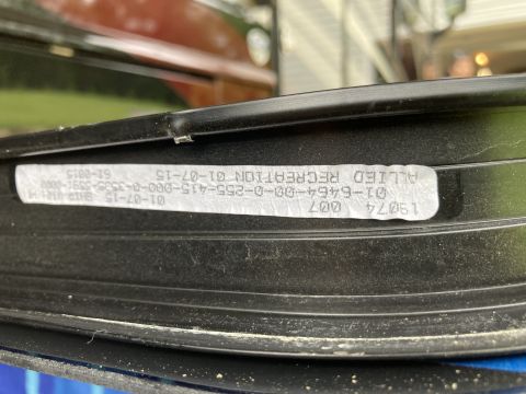 2015 Ford F-550 - A close-up shows a part label with dates and manufacturer information, indicating it is not a 2015 Ford F-550.