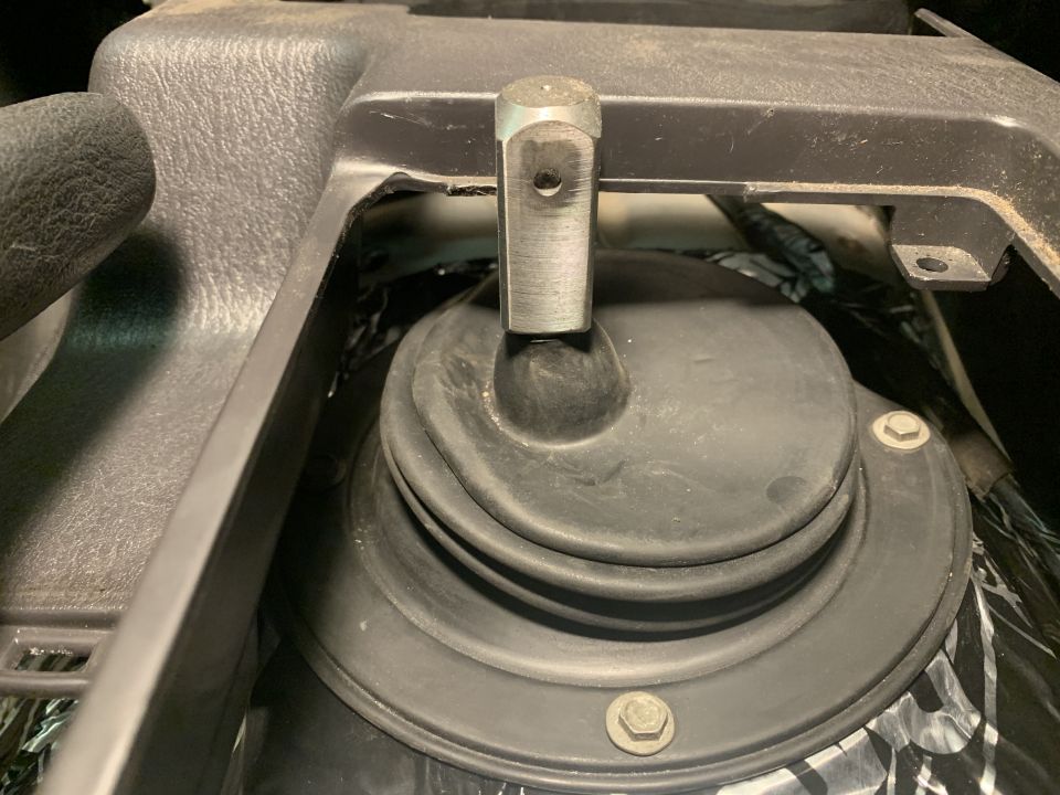 Jeep Cherokee gear shifter boot and linkage