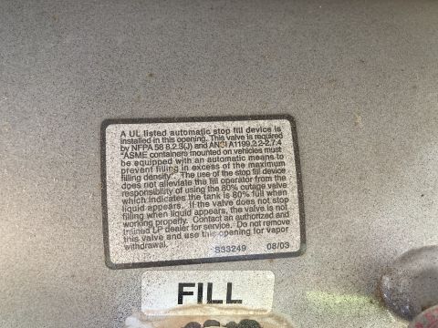 2015 Ford F-550 - Label details automatic stop fill device requirements for propane tanks.
