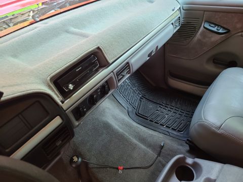 1995 Ford Bronco - The dash & (re-upholstered) pad appear perfect, other than the adhesive velcro for the carpet cover. Oddly, this truck has the old push-pul…