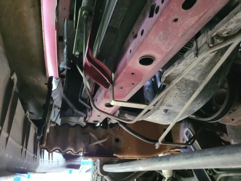 1995 Ford Bronco - The body lift necessitated lowering the fan shroud, bending the ATF cooler lines, and raising the bumper (poorly). IF THE IMAGE IS TOO SMAL…