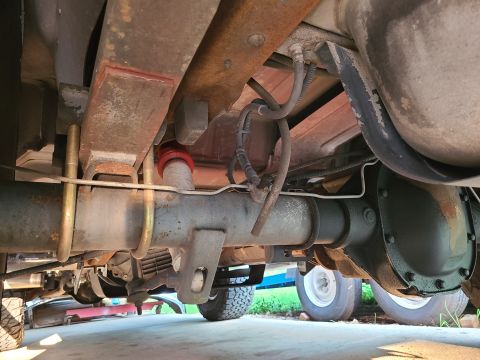 1995 Ford Bronco - The factory 7 degree shim is missing on both sides, causing the rearmost u-joint to operate at nearly 8 degrees, instead of the recommended…