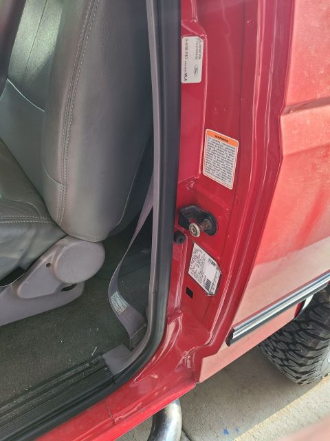 1995 Ford Bronco - Labels in driver's door jamb [url=https://www.supermotors.net/registry/media/858380] https://www.supermotors.net/getfile/858380/thumbnail/v…
