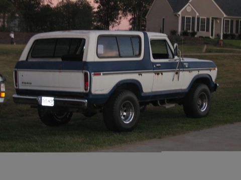 1978 Ford Bronco - This 1978 Ford Bronco features a two-tone white and blue paint scheme with a removable hardtop.