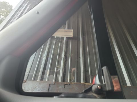 1995 Ford Bronco - For no apparent reason, the right vent window seal is twisted. [url=https://www.supermotors.net/registry/media/687495] https://www.supermot…