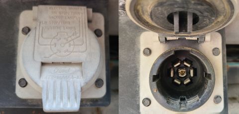 1995 Ford Bronco - Other than sun-fading, the trailer connector looks good. The trailer backup lamps & battery charge relays are not installed. Clean & paint…