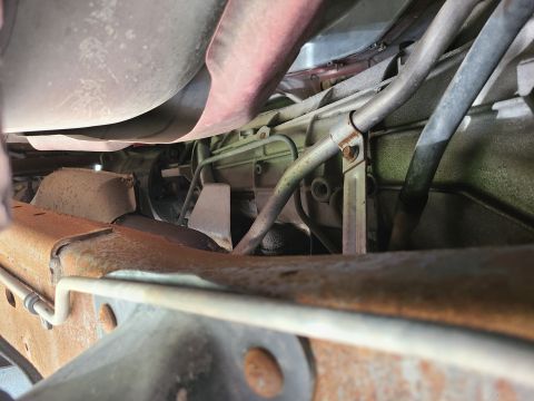 1995 Ford Bronco - The transmission is surprisingly clean, and the body has no noticeable rust or mud.