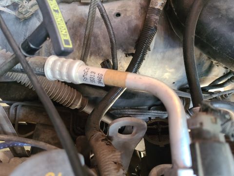 1995 Ford Bronco - A/C manifold hose label (not OE)
