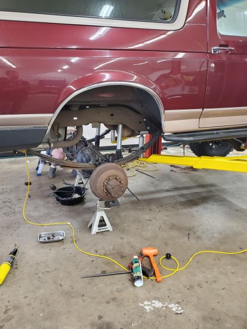 1996 Ford Bronco - Rear axle assembly removed from a 1996 Ford Bronco for repair work.