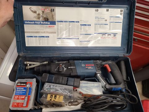 2004 Land Rover Land Rover - Bosch Bulldog SDS+Max hammer drill & accessories