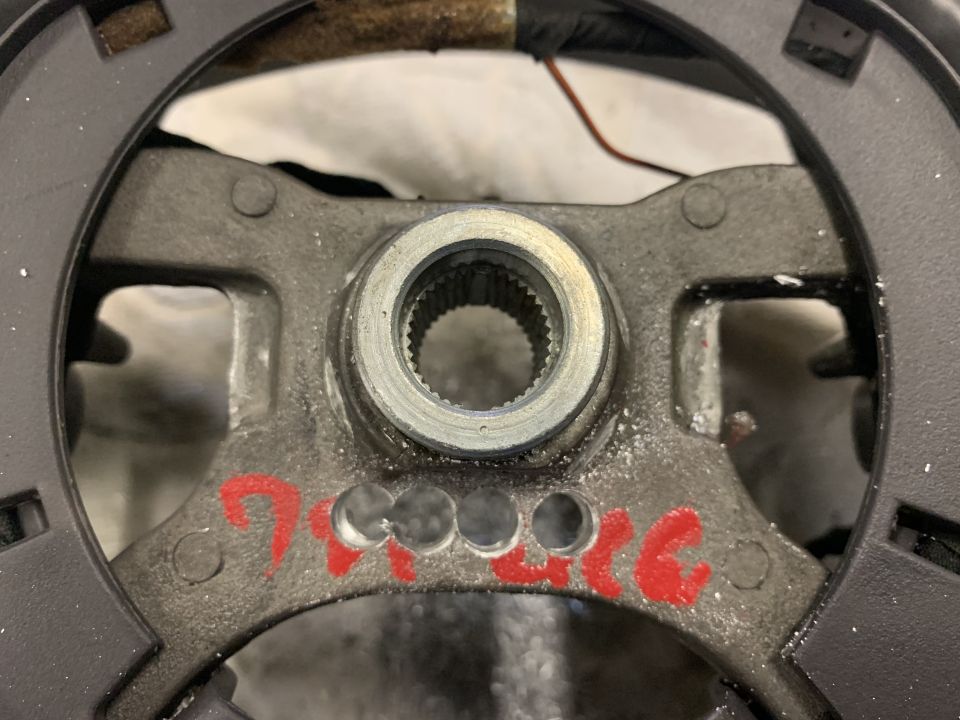 Steering wheel hub with red markings '7926'