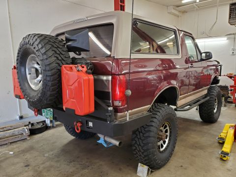 1996 Ford Bronco - This 1996 Ford Bronco is equipped with a custom rear bumper and spare tire carrier.