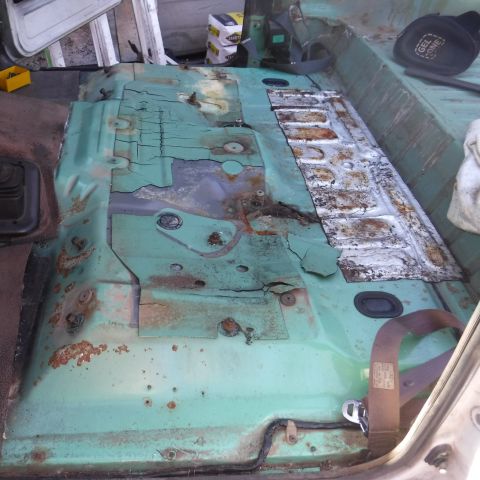 1992 Ford Bronco - Front seat pan.