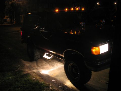 1989 Ford Bronco - decent passenger side rock light shot