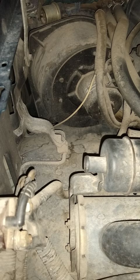 1993 Ford Bronco - Under hood left side wall Jack storage/stow hinged holder, swung to CLOSED position in 1993 Ford Bronco XLT 5.8L