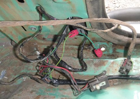 1992 Ford Bronco - I had previously patched the green/yellow wire that rotted out in the 6-pin connector that Ford decided should be unsealed and submerged at…