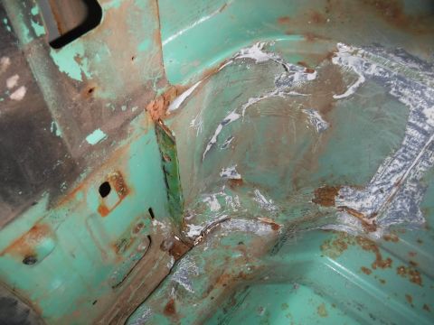 1992 Ford Bronco - Sloppy seam sealer caked on all around the passenger b-pillar base.