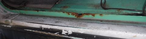 1992 Ford Bronco - Quite a bit of rust under the driver's door weatherstrip.