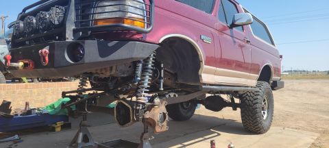 1996 Ford Bronco - This Ford Bronco is undergoing a suspension upgrade, with the front axle and suspension components disassembled.