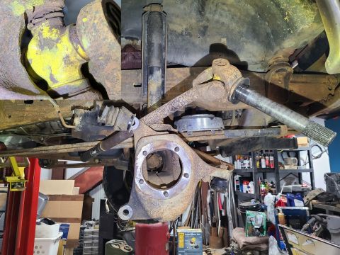 1997 Ford F-250 - I had known since before I bought it that the RHF u-joint was shot, but it wasn't until the first long trip that the condition of all the o…