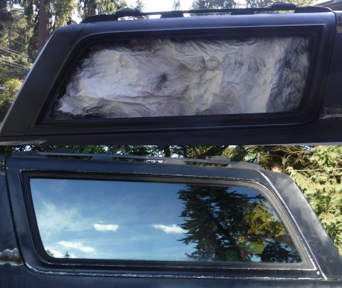 1992 Ford Bronco - The passenger window had to come out, and there's no rain expected today or tomorrow, so it was a good opportunity to repaint (with better…