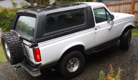 1992 Ford Bronco - Paint and feathering look good from 15+ feet, decent from 10', and rather lousy any closer.