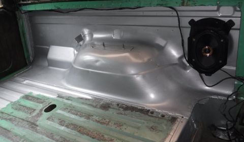 1992 Ford Bronco - Rust Bullet applied to bed sides. New speakers reinstalled and hardtop wiring clipped back into place.
