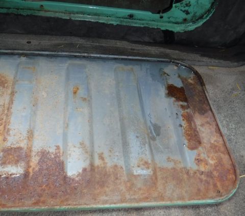 1992 Ford Bronco - Tailgate access panel close-up, showing where water hits it on the backside. (I had previously reinstalled it upside down, so the rusty top…