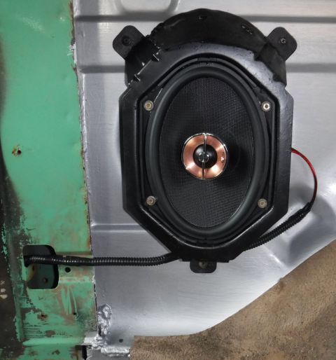 1992 Ford Bronco - Infinity Kappa 86cfx speakers installed over fresh Rust Bullet. I'm no Raiders fan, but that black on silver is sexy! The gold tweeter even…