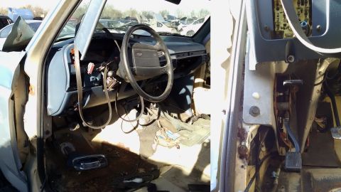 1983 Ford Bronco - '84 F100 with '92-96 dash & column swapped in. IF THE IMAGE IS TOO SMALL, click it.