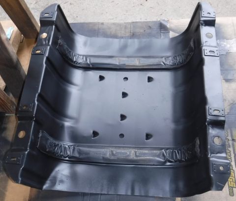 1992 Ford Bronco - I painted the fuel tank skid plate. Very minimal surface rust on the inside, but the outside was a bit scraped up and had some flash rust.…
