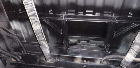 1992 Ford Bronco - Bed brace and surrounding areas painted, now that welding is done.