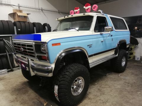 1996 Ford Bronco - This lifted Ford Bronco features a two-tone paint scheme and oversized off-road tires.