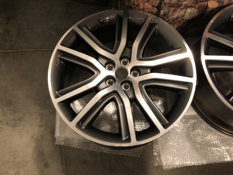 2019 Ford Everest - A close-up view of a single alloy wheel, with another wheel partially visible to the right.