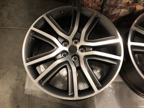 2019 Ford Everest - Alloy wheel shown in detail, likely a replacement part.