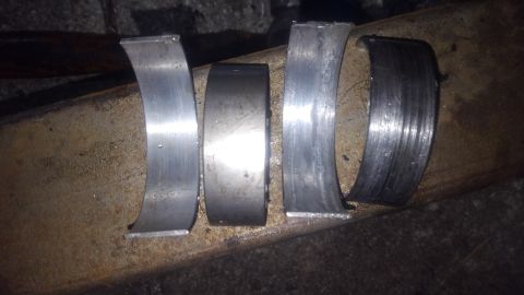 1990 Ford F-250 - spun a bearing. good bearing on left, bad on the right