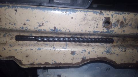 1990 Ford F-250 - about a month later i was offroading and the oil pressured suddenly showed zero. luckily i caught it very quickly this time this is a Meili…