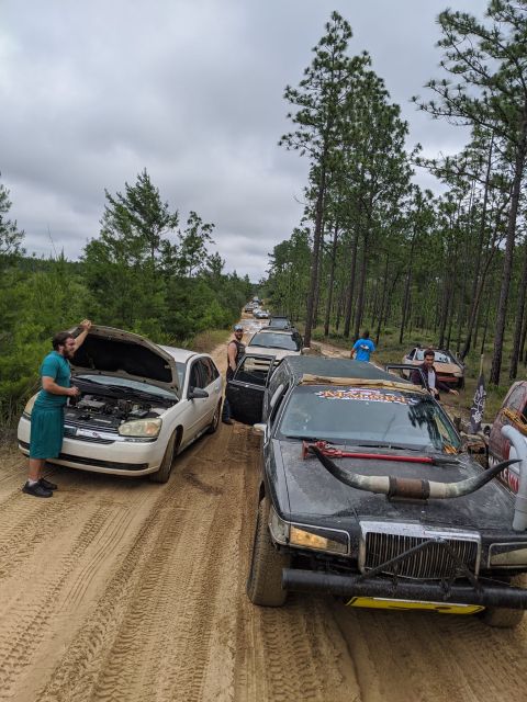 1990 Ford F-250 - traffic jam because a 2wd Jeep got stuck