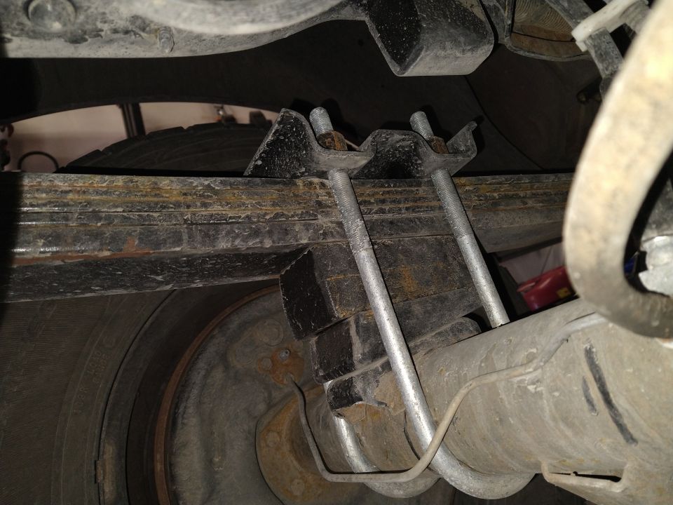 Rear suspension of a 1996 Ford Bronco showing leaf springs and U-bolts