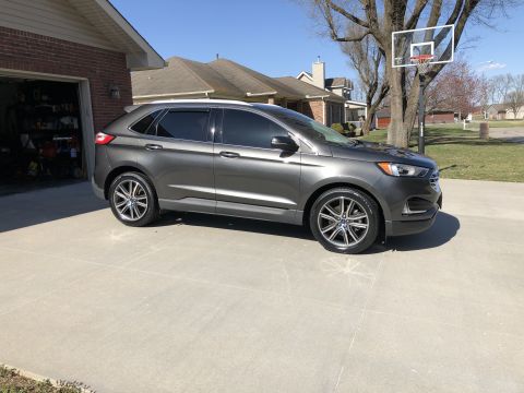 2019 Ford Everest - Gray 2019 Ford Edge SUV parked in a suburban driveway.