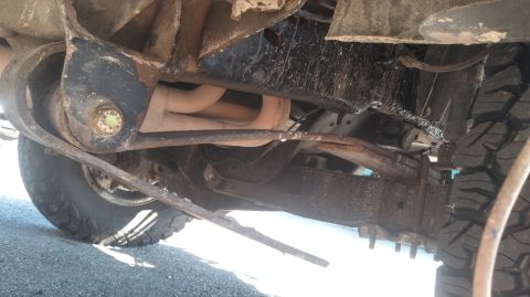 1990 Ford F-250 - After a offroading trip, i found that i managed to break the front passenger leaf spring and bend the other. It would figure these broke a…
