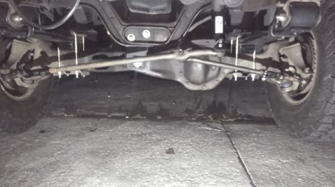 1990 Ford F-250 - adding a 3 inch drop pitman arm did help bring the geometry close to factory. i may still consider doing a tie rod flip on the knuckles. wi…