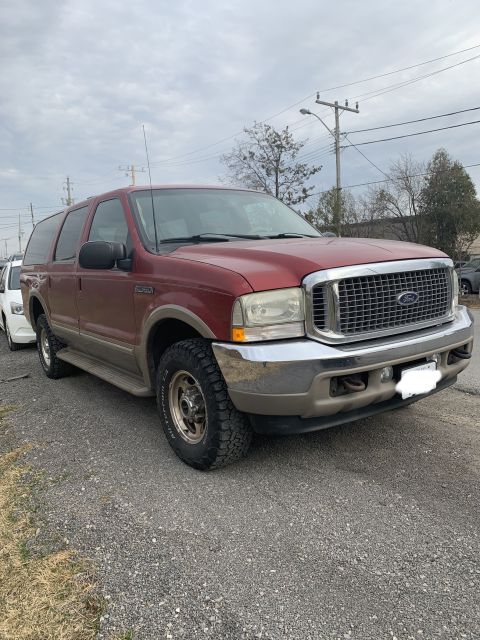 2002 Ford Excursion - This 2002 Ford Excursion is shown from the front three-quarter view.