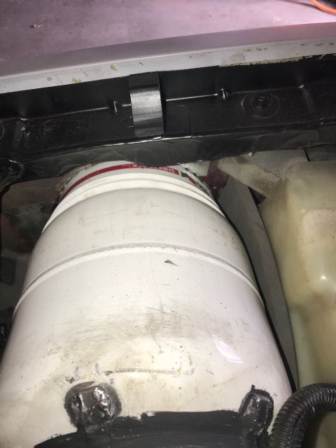 2000 Ford Explorer - This photo shows an air conditioning expansion tank, not a 2000 Ford Explorer.